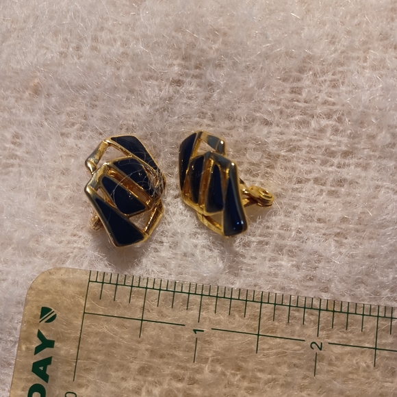 Vintage Monet Blue and golden clip on earrings - Picture 4 of 4